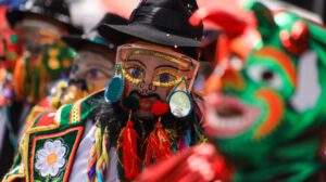 Policía de la ciudad de El Alto informó que la noche del domingo ha registrado una colisión provocada por un conductor de minibús