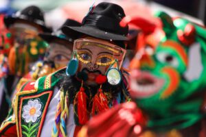 Policía de la ciudad de El Alto informó que la noche del domingo ha registrado una colisión provocada por un conductor de minibús