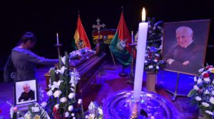 Los restos de David Santalla son velados en el Teatro Municipal