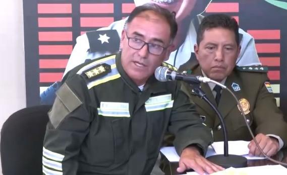 El subdirector de tránsito, Juan Carlos Sopoteña, en conferencia de prensa