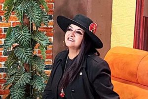La cantante boliviana Rossana Marín lucha por su vida tras resultar gravemente herida