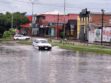 Autos en calles inundadas