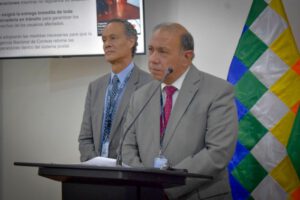 El director de la ATT en conferencia de prensa