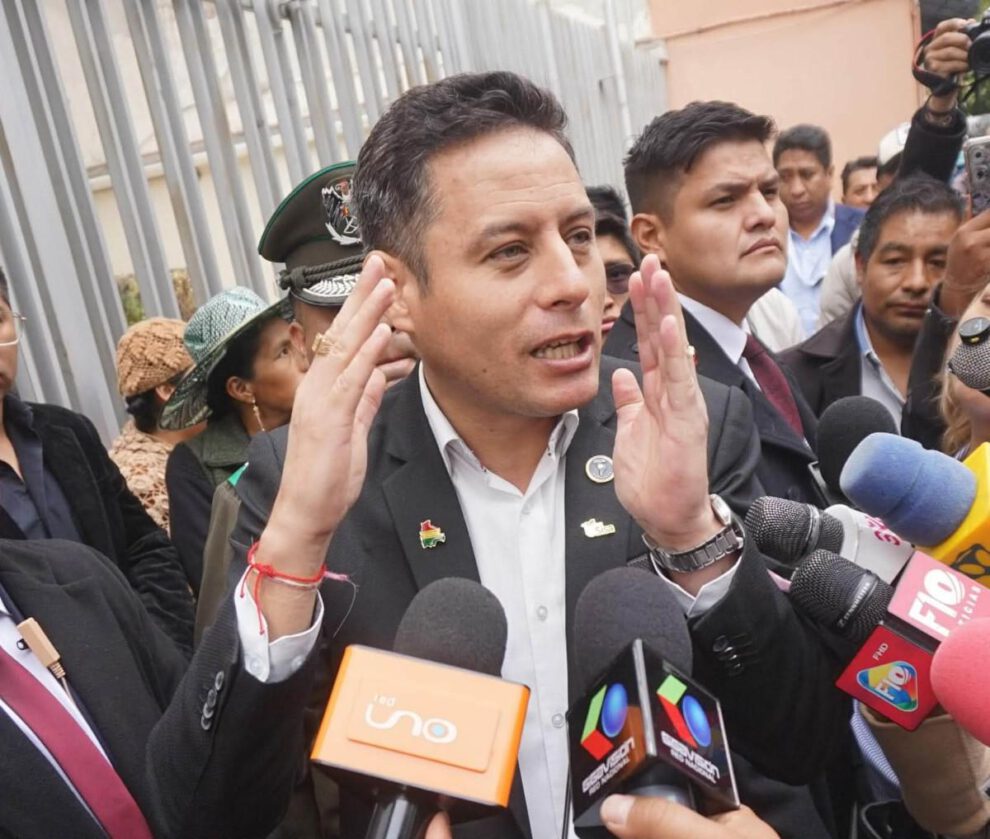 Lara informó que busca que este viernes el ministro de Hidrocarburos, Mauricio Medinaceli sea interpelado