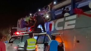 Flota afectada por el deslizamiento de tierra en la carretera entre Tarija a Entre Ríos