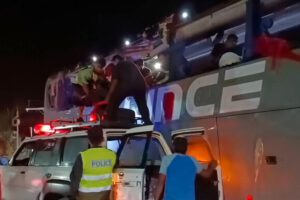 Flota afectada por el deslizamiento de tierra en la carretera entre Tarija a Entre Ríos