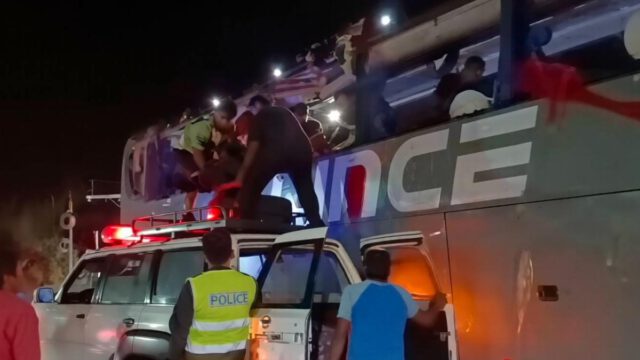 Flota afectada por el deslizamiento de tierra en la carretera entre Tarija a Entre Ríos