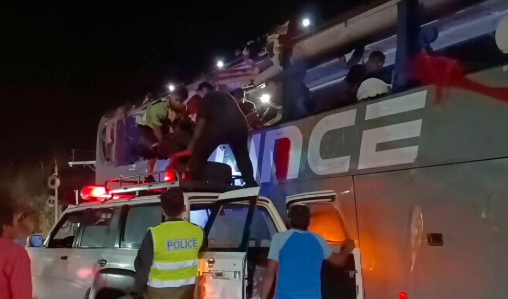 Flota afectada por el deslizamiento de tierra en la carretera entre Tarija a Entre Ríos