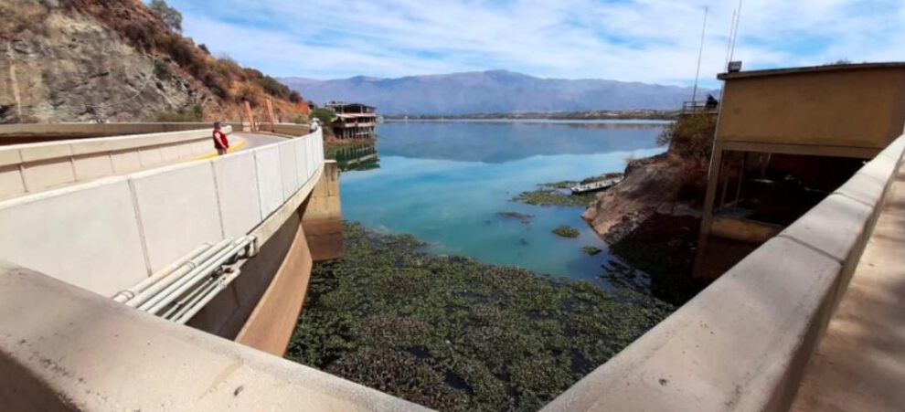 Represa San Jacinto registra amenaza de aumento por contaminación para próximos años