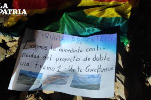 una hoja con palabras