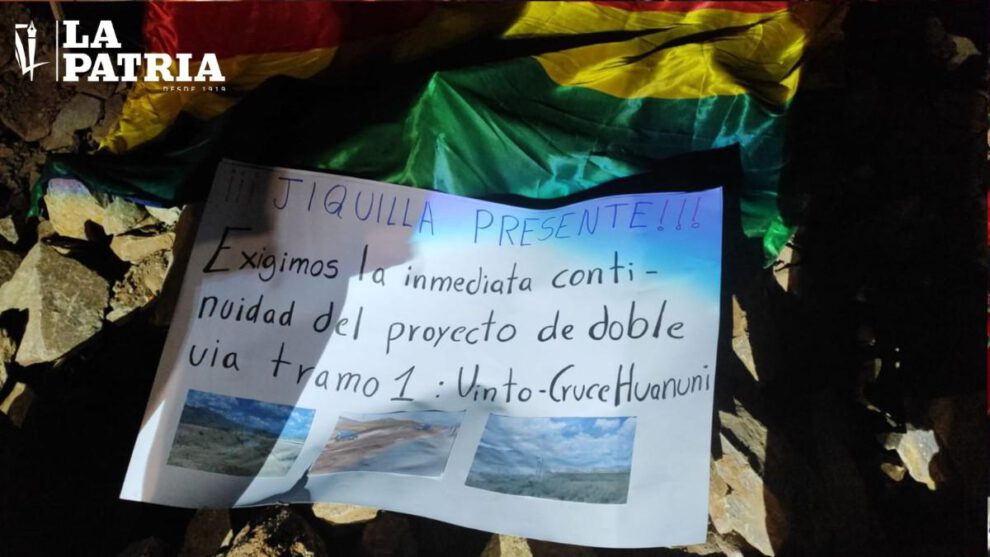 una hoja con palabras