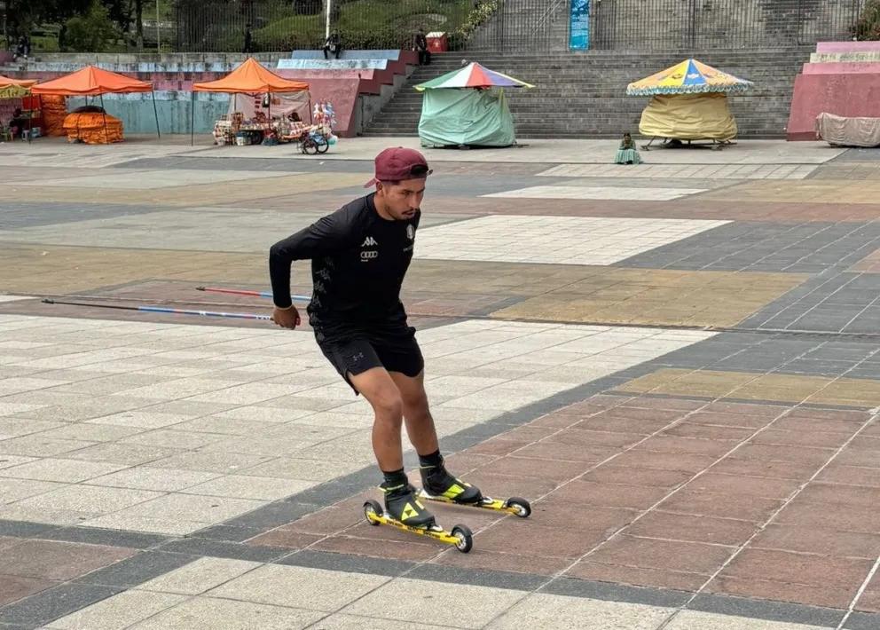 Vargas durante su entrenamiento en La Paz con roller ski