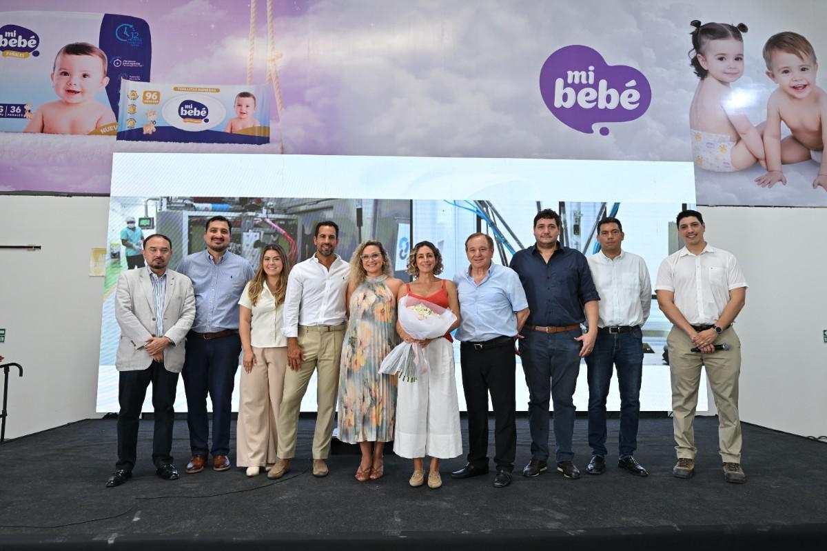 La Primera Dama, María Elena Urquidi, junto a directivos de Italsa