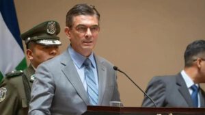 Rodrigo Paz durante un acto con el presidente de la CAF, Sergio Díaz