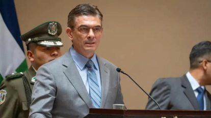 Rodrigo Paz durante un acto con el presidente de la CAF, Sergio Díaz
