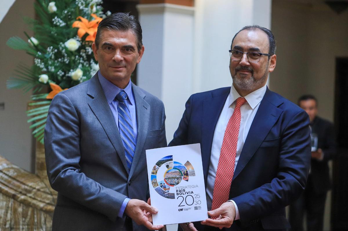 Banco de Desarrollo de América Latina firmarán dos contratos para financiar la construcción de una planta de energía solar y otra de tratamiento de aguas residuales en el sur de Bolivia