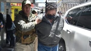 U n señor arrestado