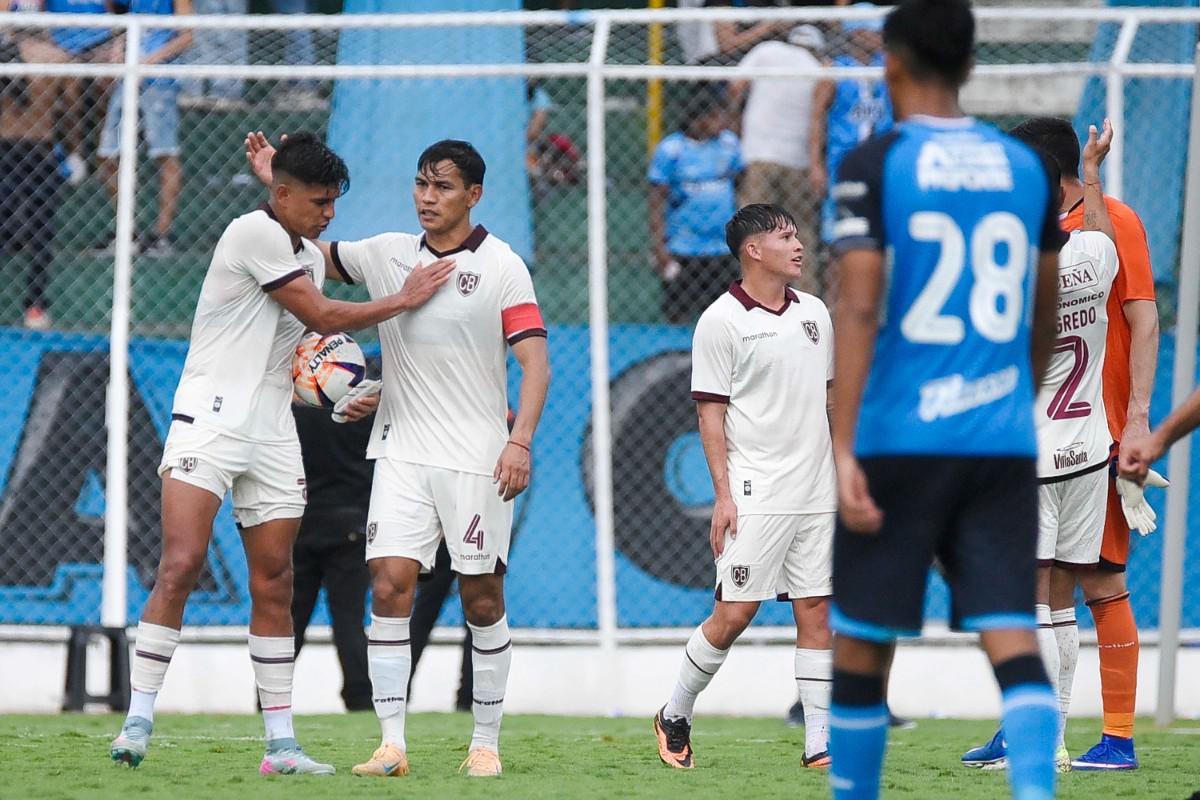 los jugadores de Bolívar celebrando el gol