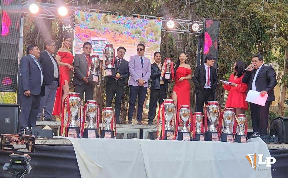 Navegantes recibieron sus trofeos