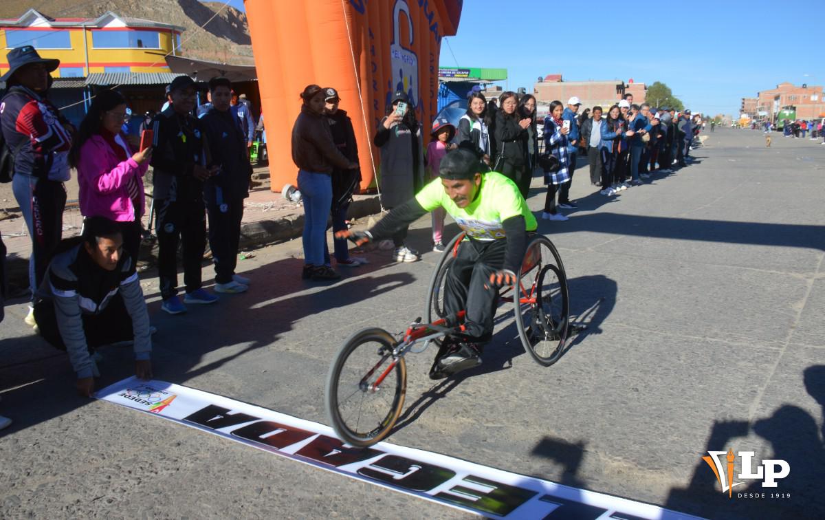 Atletismo Oruro, Carrera Pedestre 10 de Febrero, Lizeth Veizaga, Rainer Choque, Daniel Villcarani