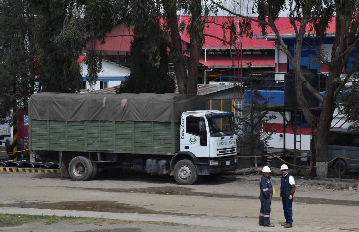trabajadores en una planta
