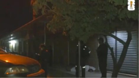 oficiales en el lugar