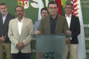 El Presidente Rodrigo Paz junto a ministros y al gobernador Luis Fernando Camacho