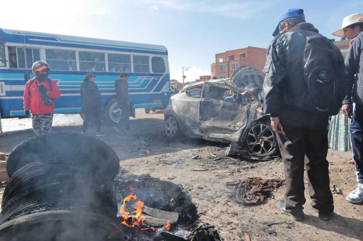 El impacto del Hércules C-130 destruyó vehículos