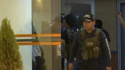 policia caminando