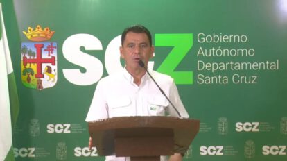 un señor hablando