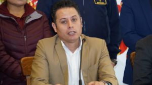Edmand Lara denunció este martes que el Decreto 5552, eliminó el cargo de secretario general