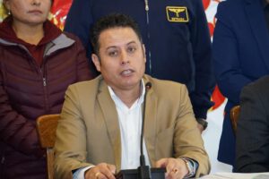 Edmand Lara denunció este martes que el Decreto 5552, eliminó el cargo de secretario general
