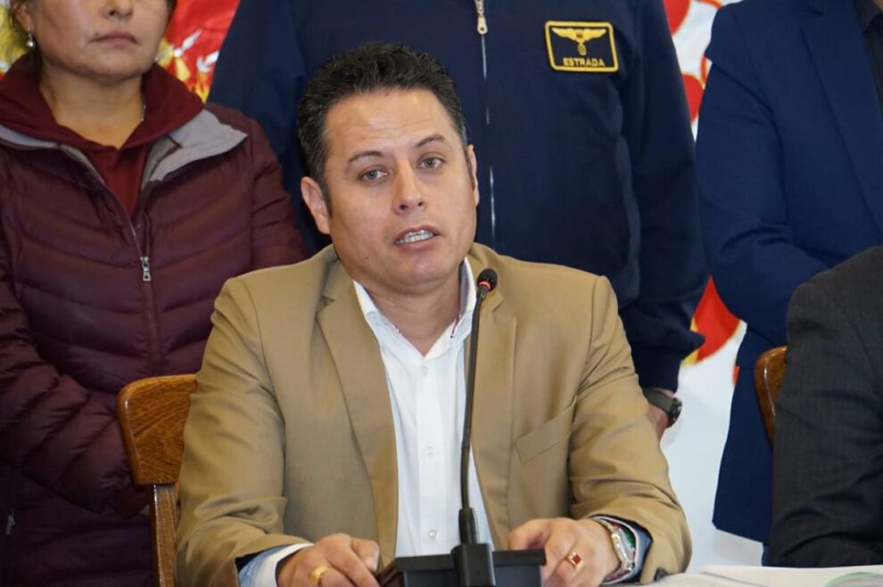 Edmand Lara denunció este martes que el Decreto 5552, eliminó el cargo de secretario general