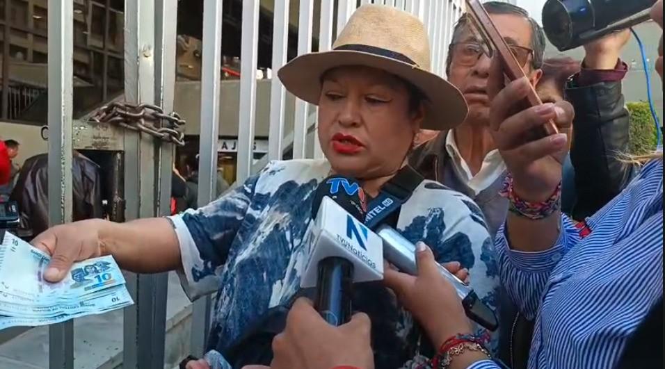 Afectados piden que se alargue el horario de atención y mas ventanillas para ser atendidos