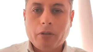 Edmand Lara en una transmisión en vivo