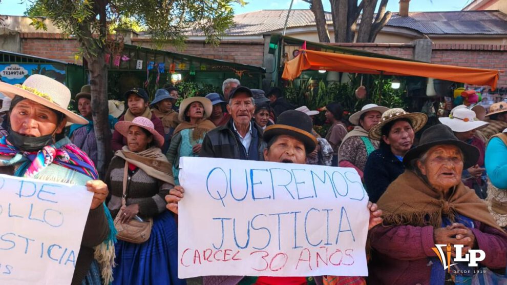 Pobladores de Caracollo piden justicia ante feminicidio a victima de 16 años