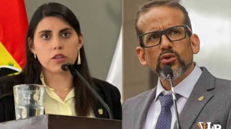 La Viceministra de Autonomías, Andrea Barrientos y el gobernador de Santa Cruz, Luis Fernando Camacho