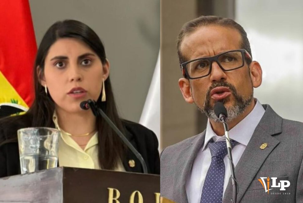 La Viceministra de Autonomías, Andrea Barrientos y el gobernador de Santa Cruz, Luis Fernando Camacho