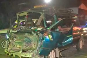 un vehículo destrosado