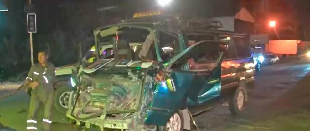 un vehículo destrosado