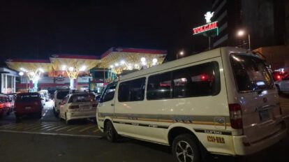 YPFB comenzó a distribuir gasolinaen Santa Cruz  con aditivos y hará la propio esta jornada en La Paz