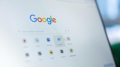 Pantalla de computadora con navegador de Google
