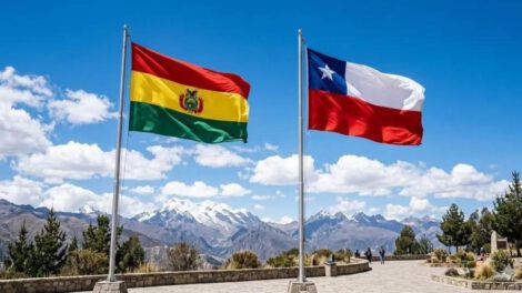 Flamean las banderas de Bolivia y Chile