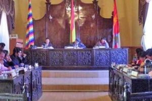 sala de un consejo de autoridades