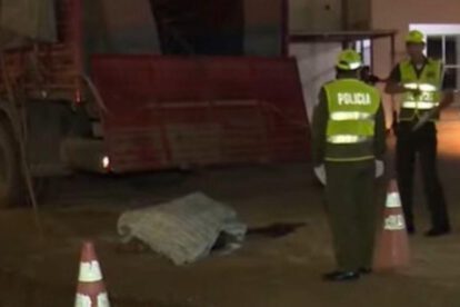 El afectado que era conductor de un camión, sacó una carpa para poder descansar.