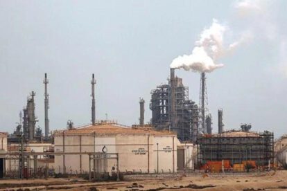 Una planta de procesamiento de gas y petróleo