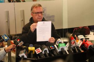 El diputado Carlos Alarcón propone legalizar la totalidad de los billetes de la Serie B para proteger la economía del ciudadano.