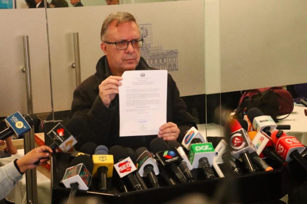 El diputado Carlos Alarcón propone legalizar la totalidad de los billetes de la Serie B para proteger la economía del ciudadano.