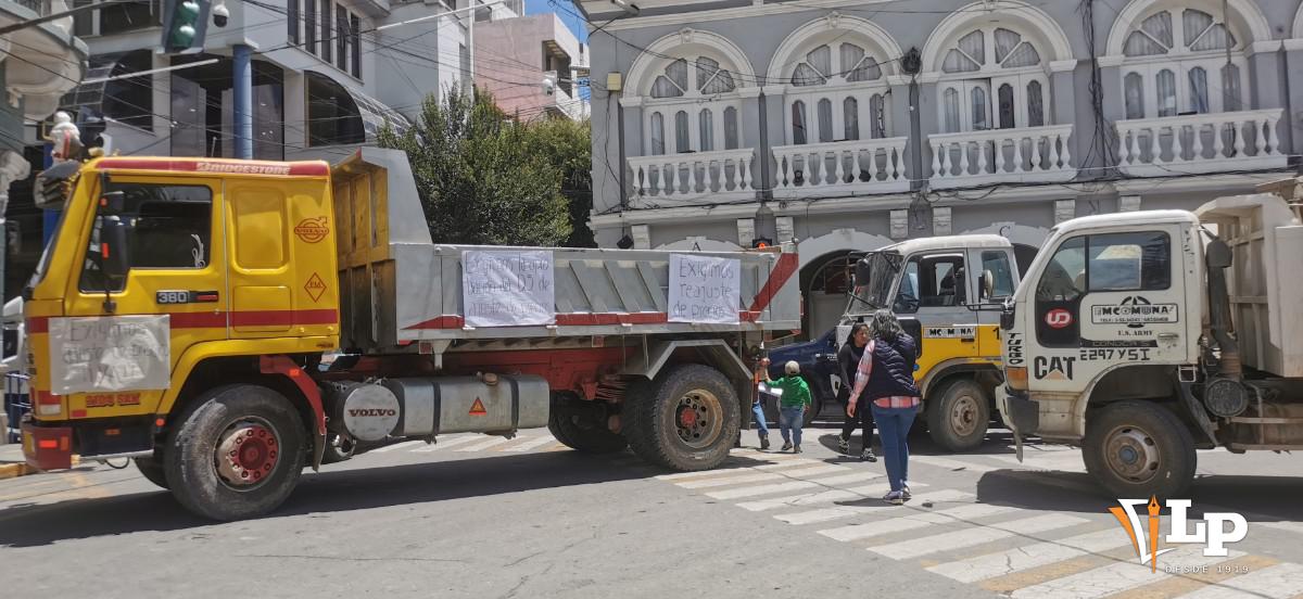 Bloqueo con maquinaria pesada