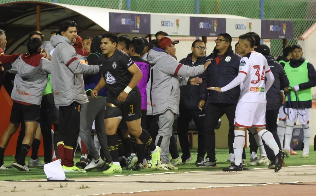 Torneo de Repechaje, CDT Real Oruro vs. FC Universitario, Partido de Ida en Oruro